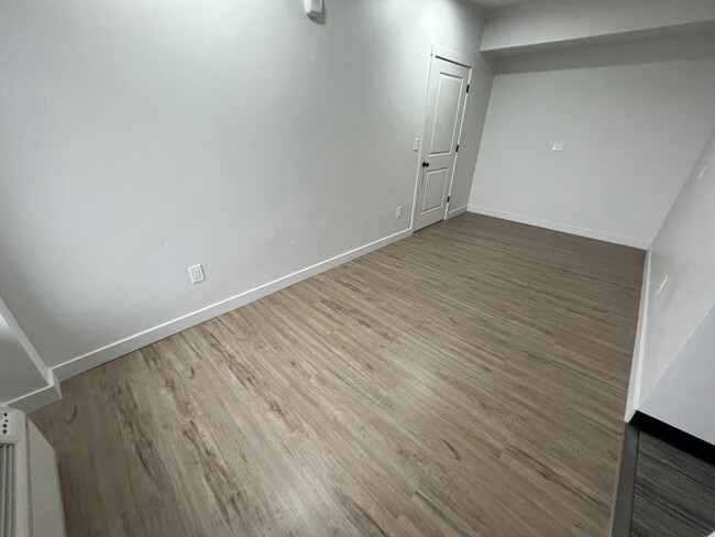 Building Photo - 404 E 5600 S