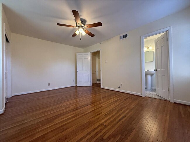 Building Photo - 10607 Clematis Ln