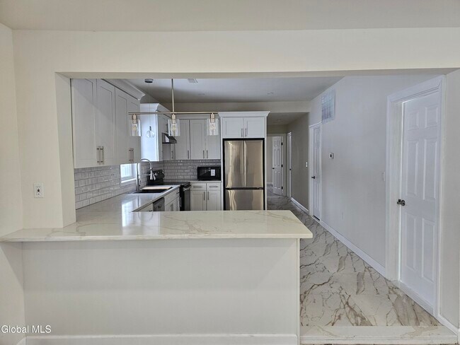 Building Photo - 489 Grooms Rd