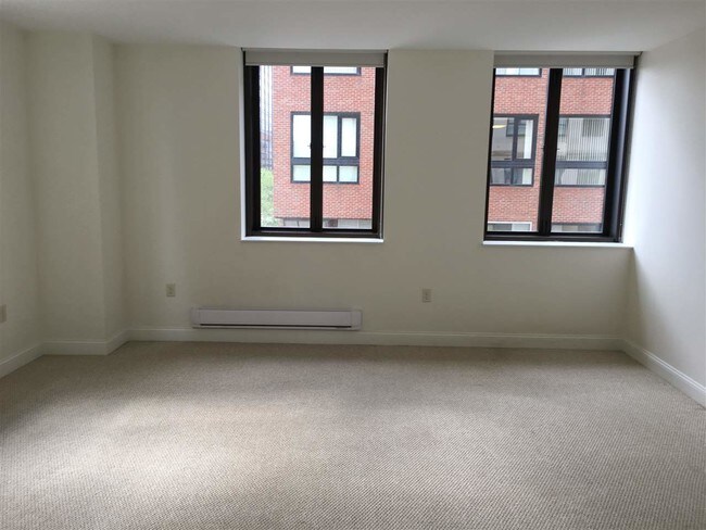 Building Photo - 875 Elm St
