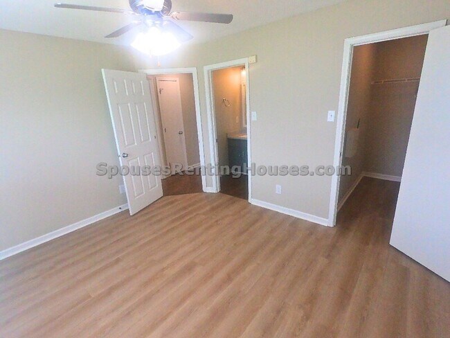Building Photo - 6639 W Stanhope Dr