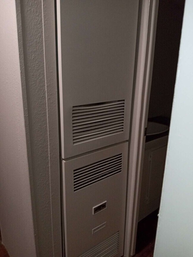 Building Photo - 3000 Poplar St