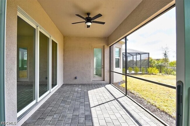 Building Photo - 7796 Lakes Edge Ln