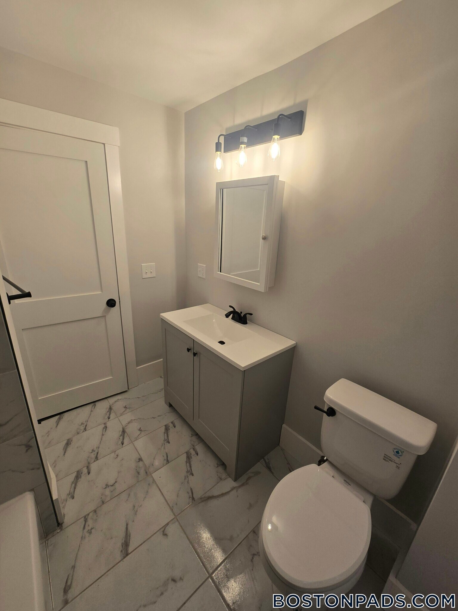 Building Photo - 118 Marginal St