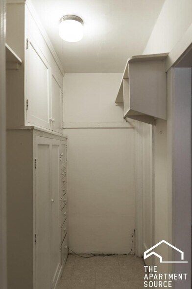 Building Photo - 540 W Briar Pl