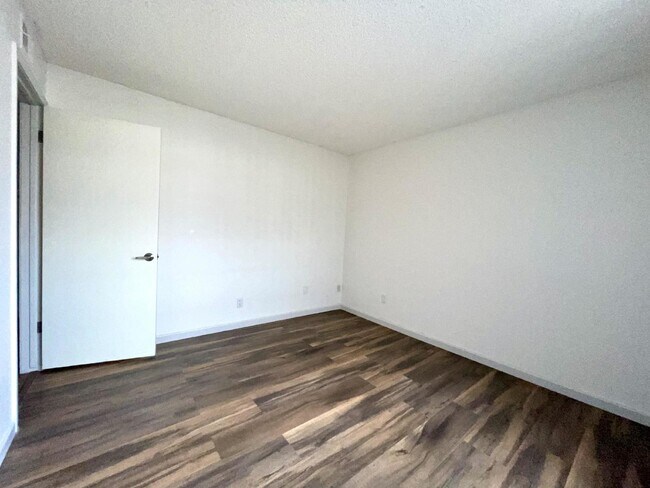 Building Photo - Gated community with a pool, 2 bed 1 bath $975 rent.