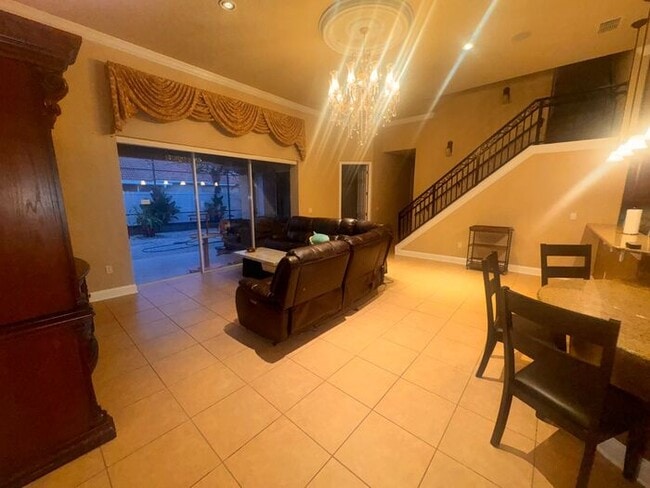 Building Photo - 5 Bedroom 4 Bath East Orlando home in Fountains at Rio Pinar!