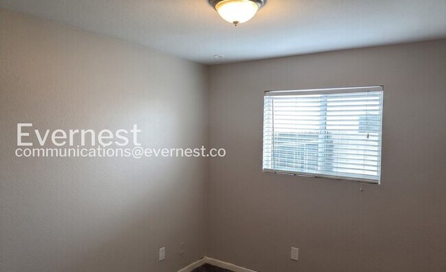 Building Photo - 3-Bed/2-Bath Home/ Pet Friendly/Available Now!