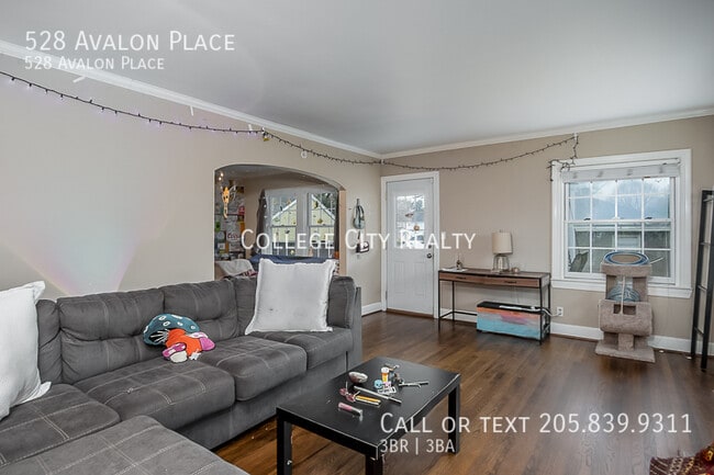 Building Photo - 528 Avalon Pl