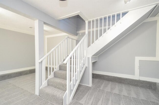 Building Photo - 48 Artesia