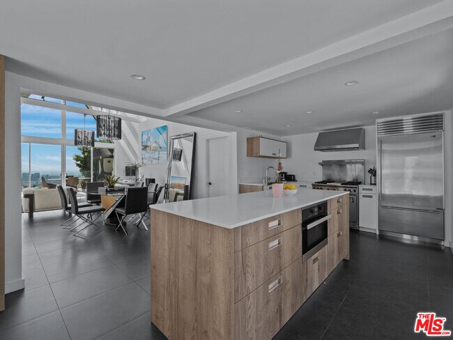 Building Photo - 8460 Cole Crest Dr