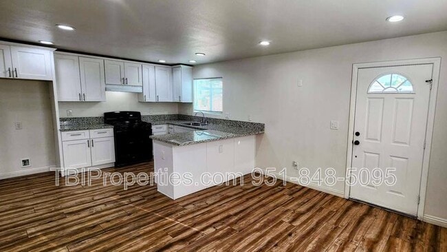 Building Photo - 156 E Marshall Blvd