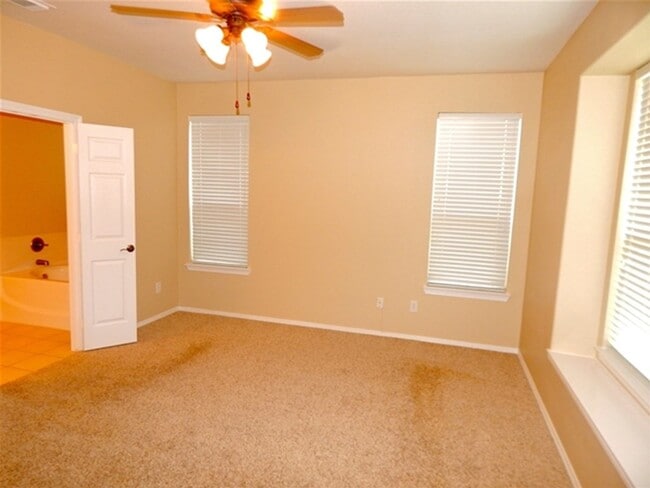 Building Photo - 814 Levi Bend