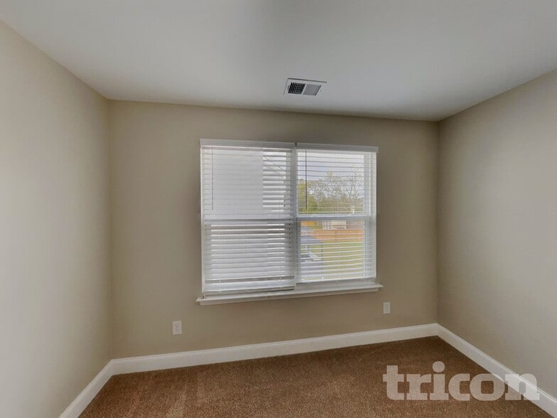 Building Photo - 1372 Wentworth Dr