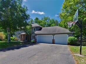 Building Photo - 5585 Rosewood Ln
