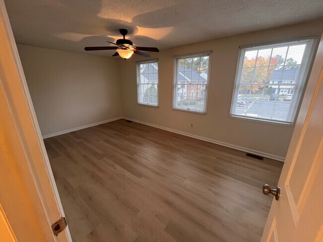 Master bedroom - 9908 Whitney Cir