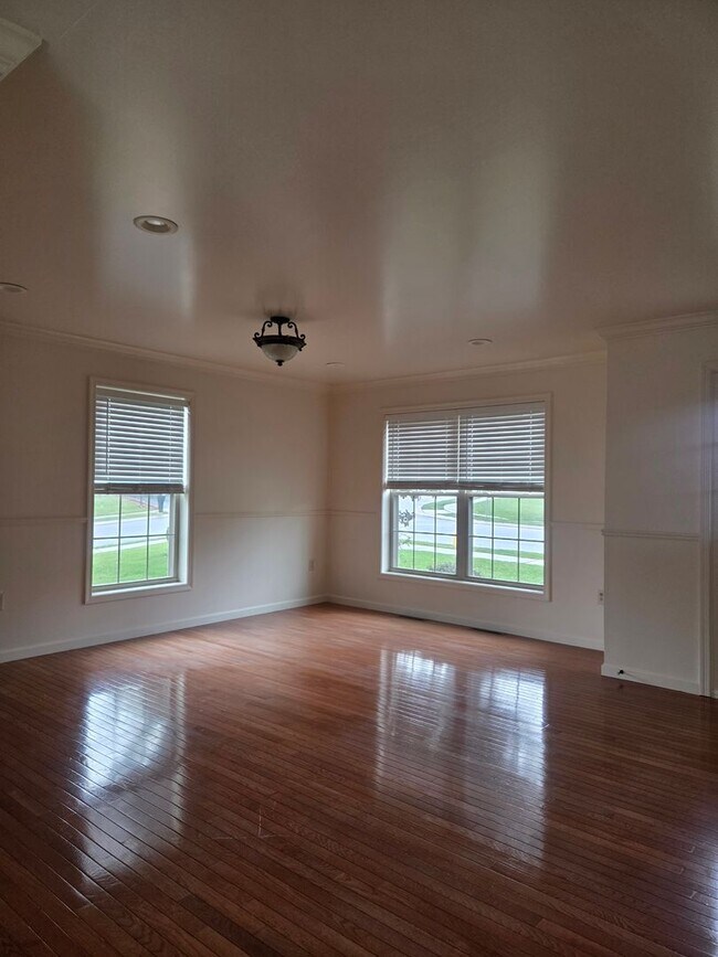 Building Photo - 110 Smith Rd