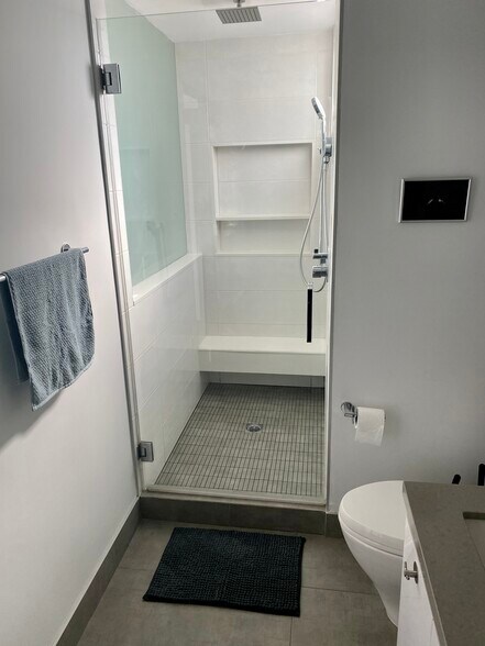 3rd floor main en suite bathroom shower - 7197 Formosa Fusion Ct