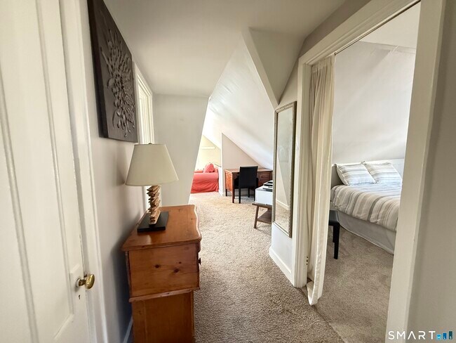 Building Photo - 3 Yost St