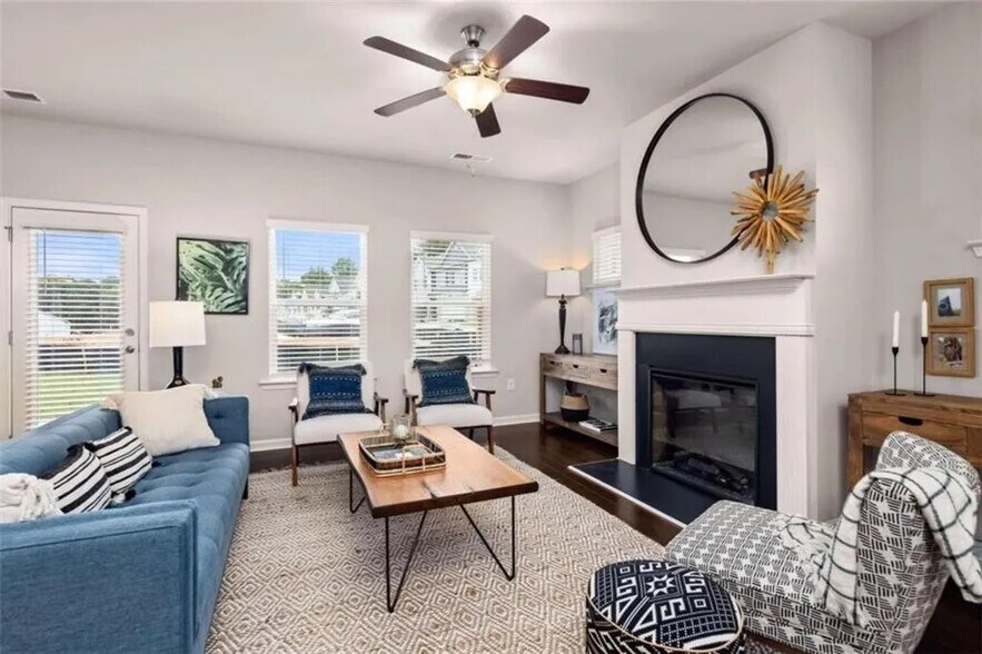 Building Photo - Room in Townhome on The Way Pl