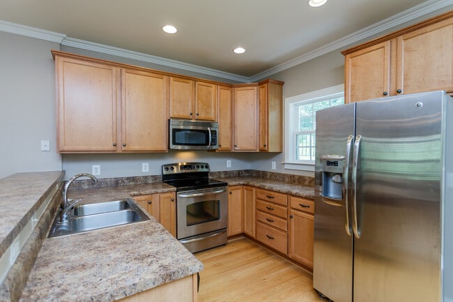 Building Photo - 154 Brookwood Dr
