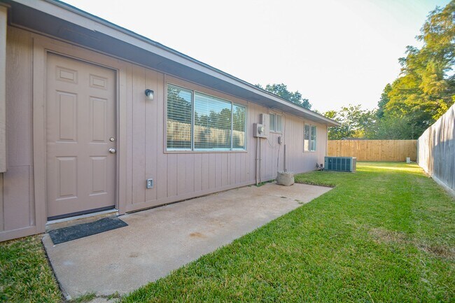 Building Photo - 6111 Ryegate Dr