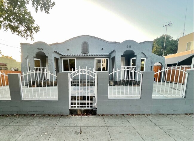 Primary Photo - 909 N Hoover St