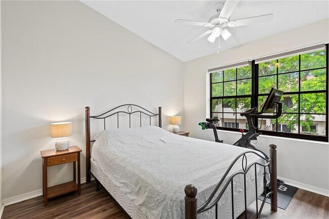 Building Photo - 247 City View Dr