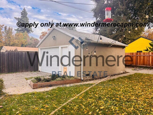 Building Photo - Charming Upper Land Park Home with Vintage Character and Natural Light — 2 Bed, 1 Bath