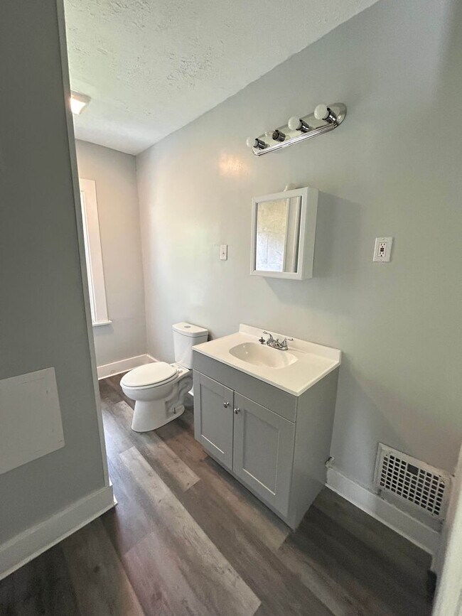 Building Photo - 949-951 Ferndale Ave