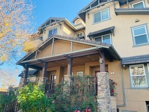 Building Photo - Beautiful Townhome in Downtown San Jose.  ...