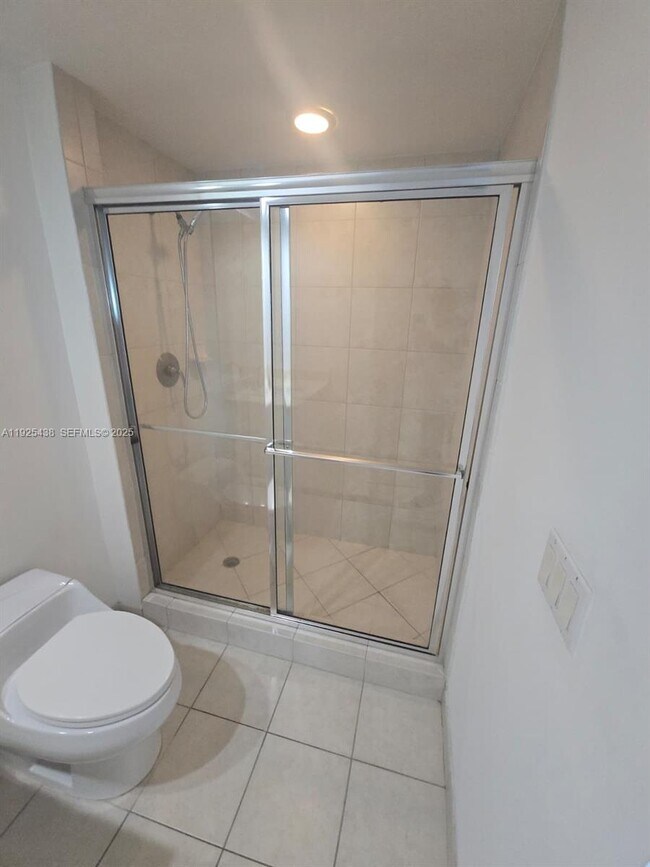 Building Photo - 14951 Royal Oaks Ln