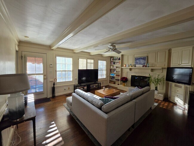 Building Photo - Ghent Square