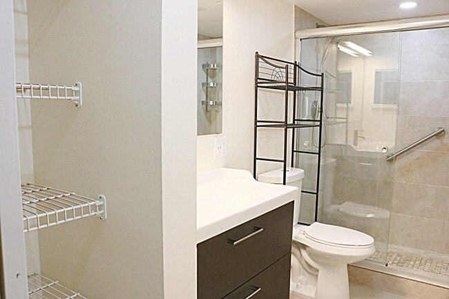 Building Photo - 230 NE 26th Ave