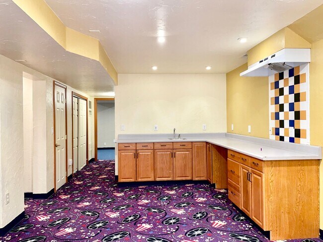 Building Photo - FANTASTIC 4 BEDROOM IN FAIRFAX