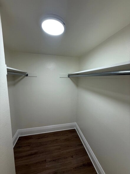 Building Photo - 1940 Malcolm Ave