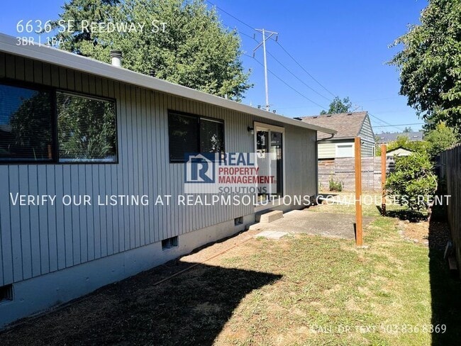 Building Photo - 6636 SE Reedway St
