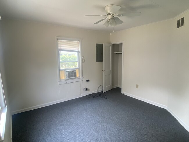 Building Photo - 2633 Knox Ave