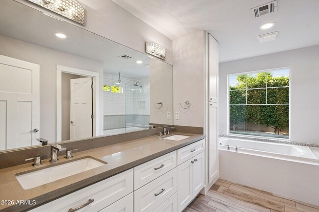 Building Photo - 4232 North 19th Pl