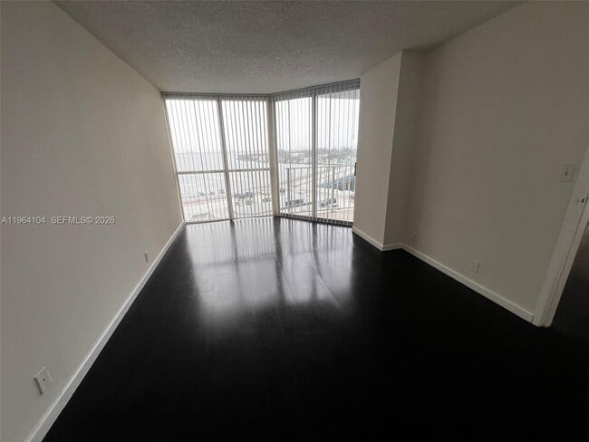 Building Photo - 7601 E Treasure Dr