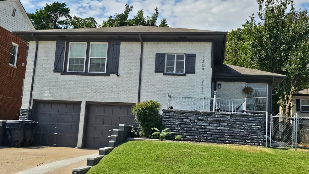 Primary Photo - 2311 N Gatewood Ave