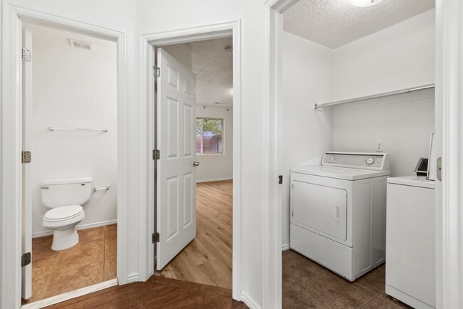 Building Photo - Tri-Plex for Rent