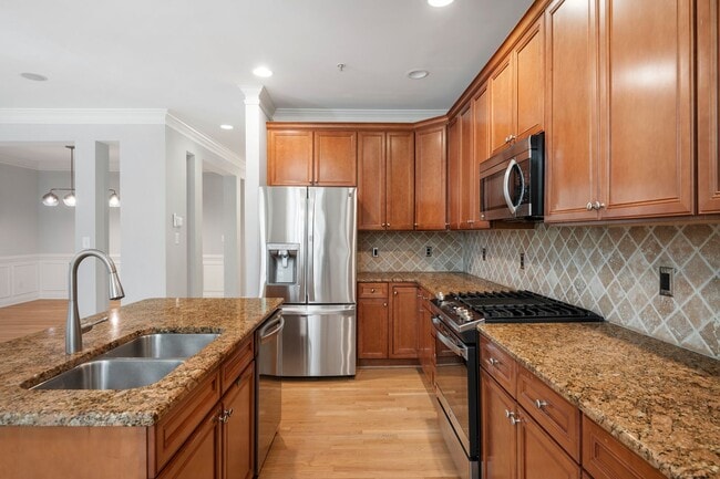 Building Photo - Gorgeous Lake Hogan Farms townhome available NOW!