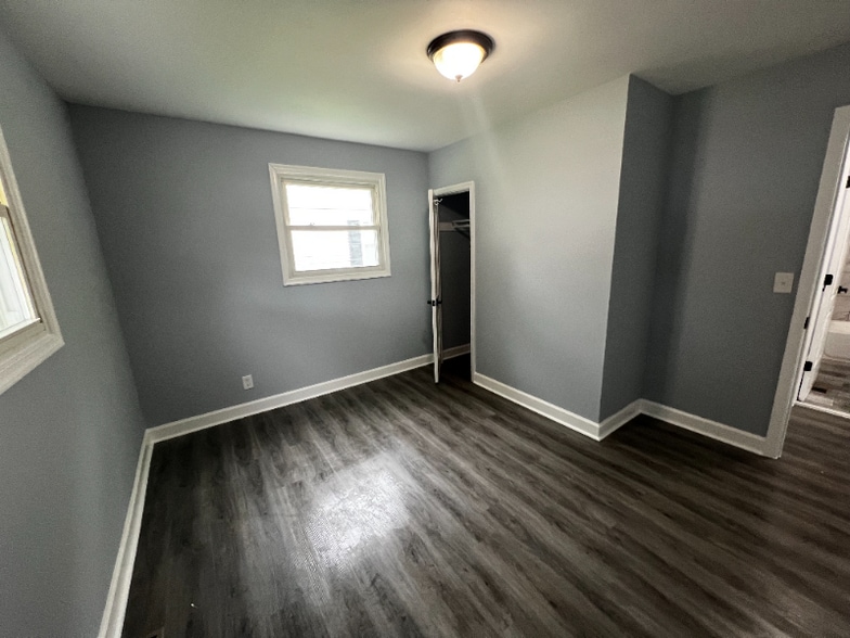 Building Photo - 220 Locust Ln