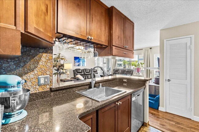 Building Photo - Corner end unit Two Bedroom Two Bath Townh...