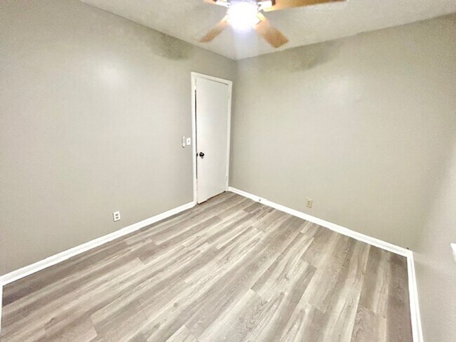 Building Photo - 3305 E Tucker Dr NW