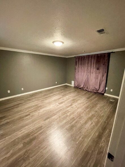 Building Photo - 10725 Sandpiper Ln