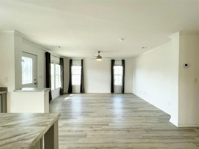 Building Photo - 10921 SW 30th Ave
