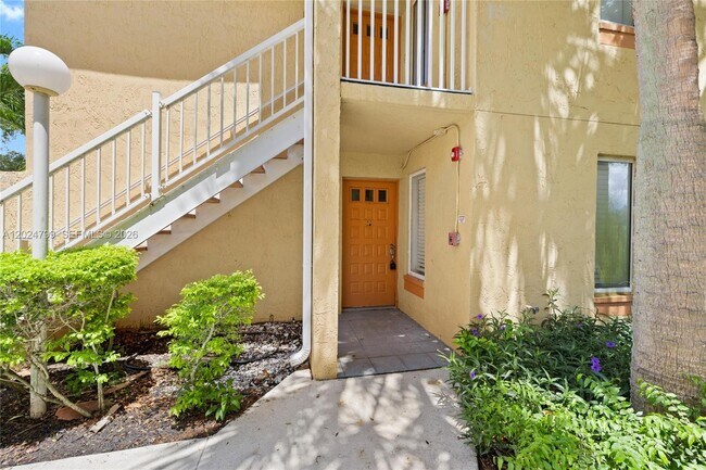 Building Photo - 1025 Coral Club Dr
