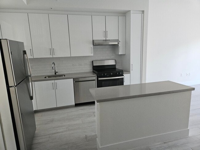 kitchen A - Miami Stadium Apartments
